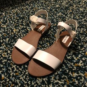 Steve Madden Donddi white leather sandal, size 10